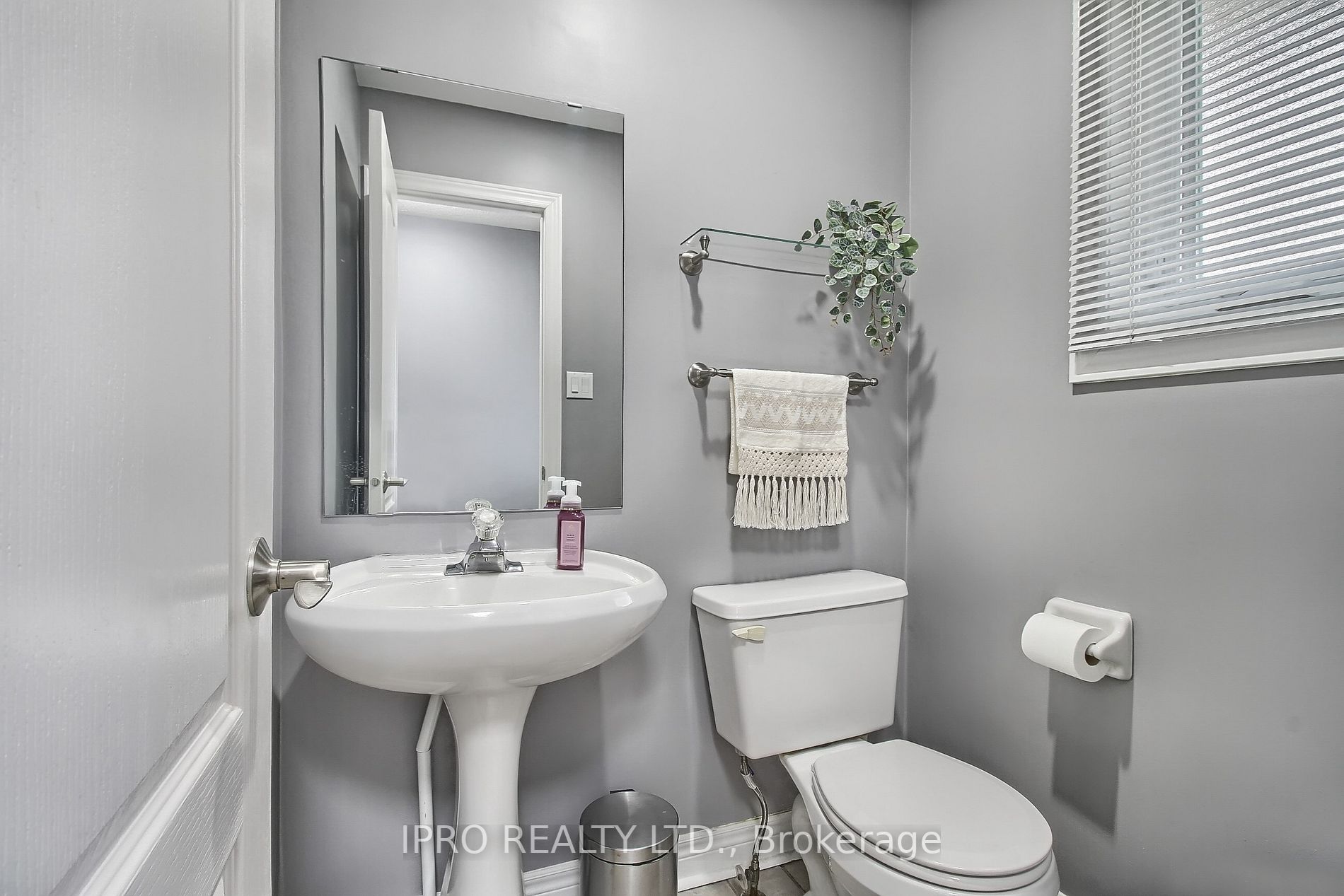 56 Noble Dr