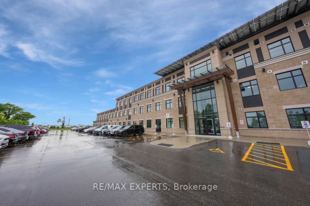 200 Cachet Woods Crt, #203