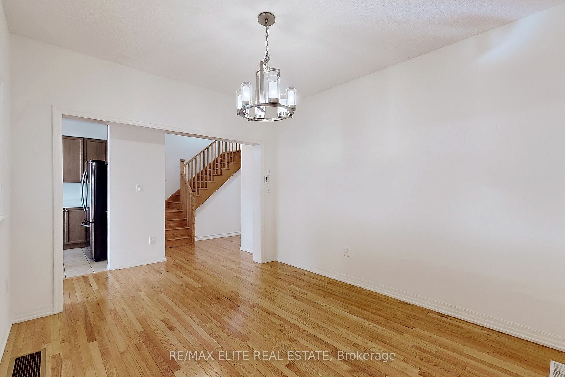125 Vantage Loop St