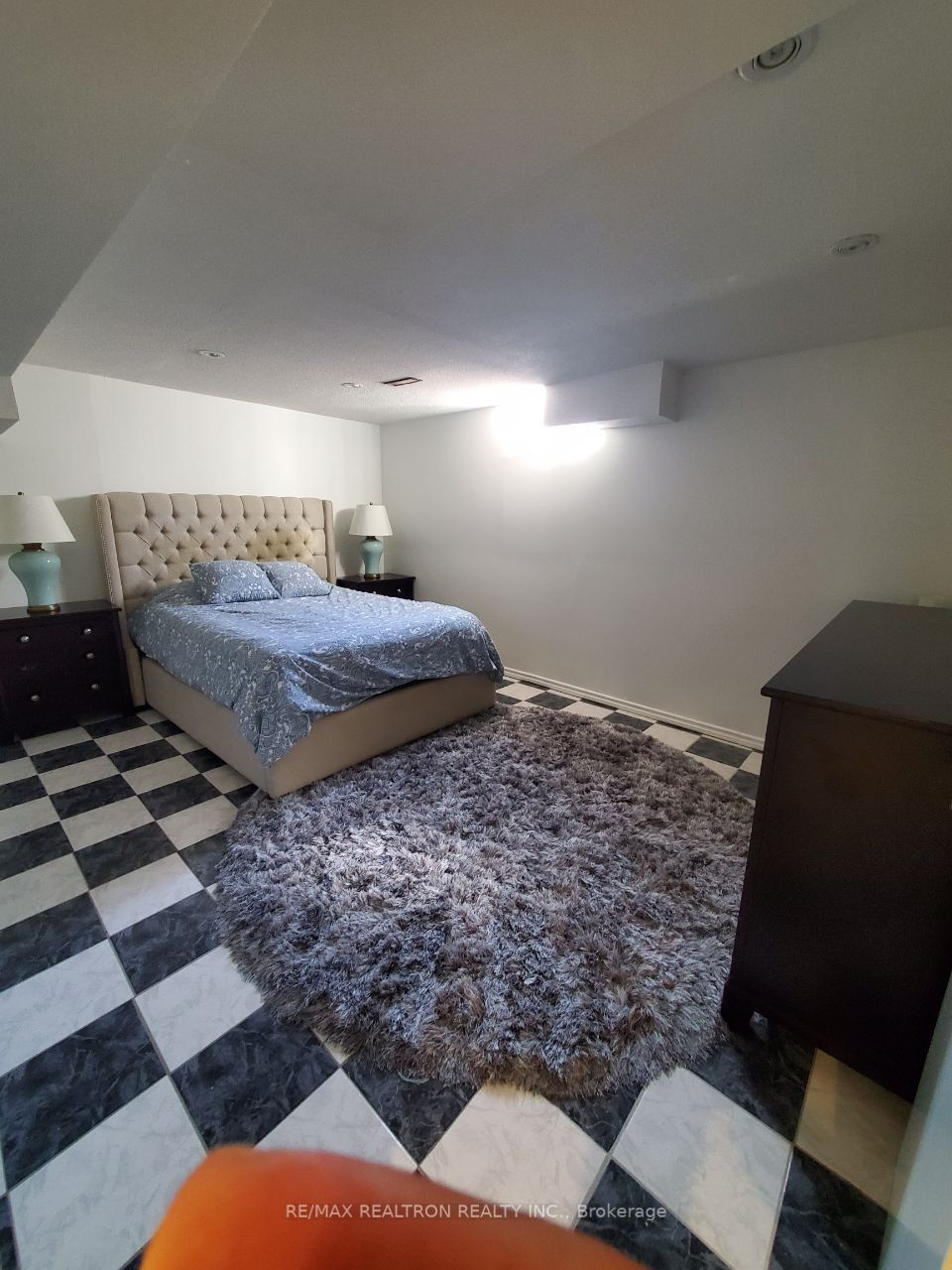 108 Killian Rd W