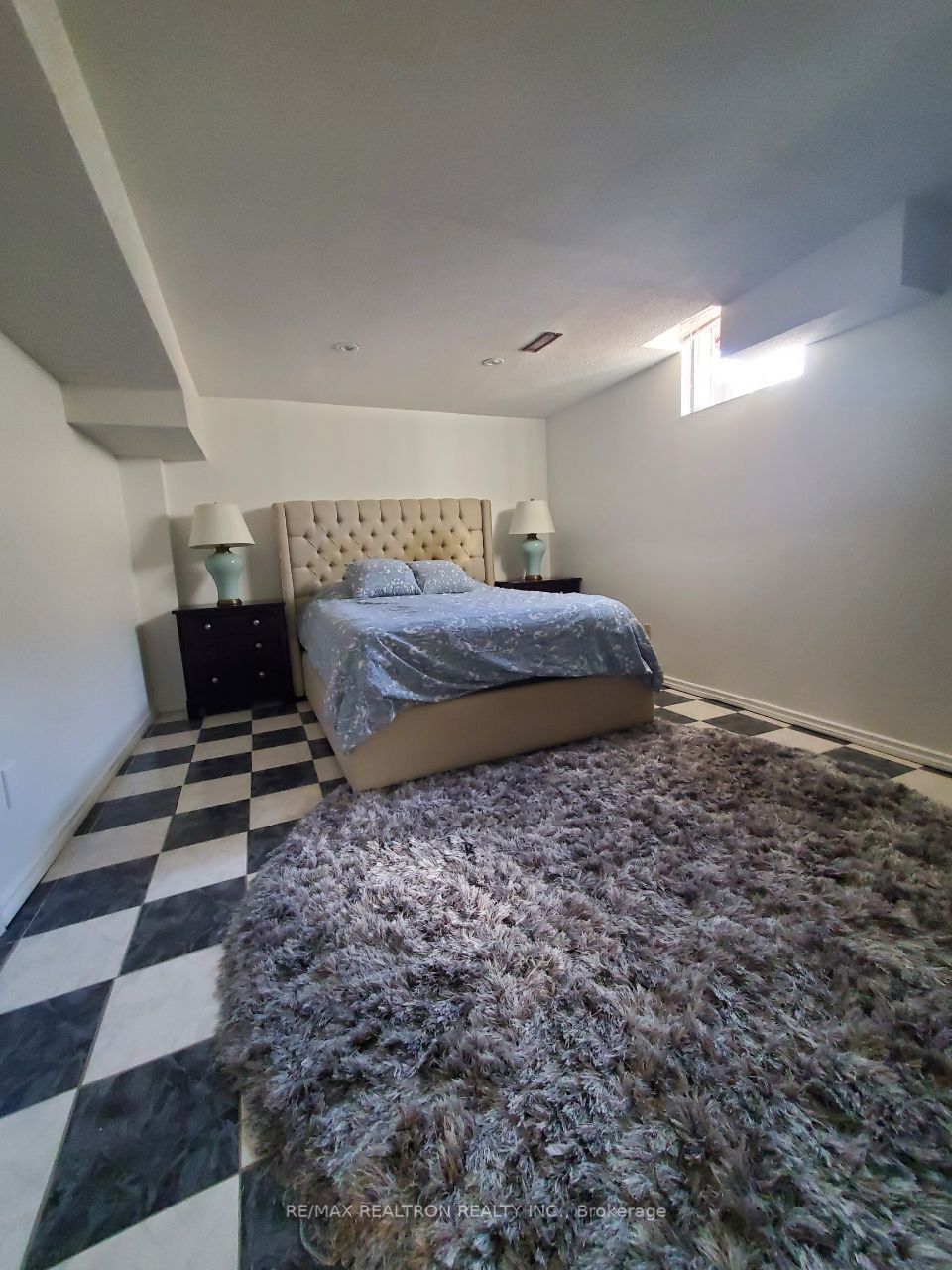 108 Killian Rd W
