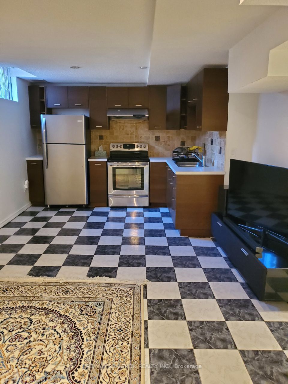 108 Killian Rd W
