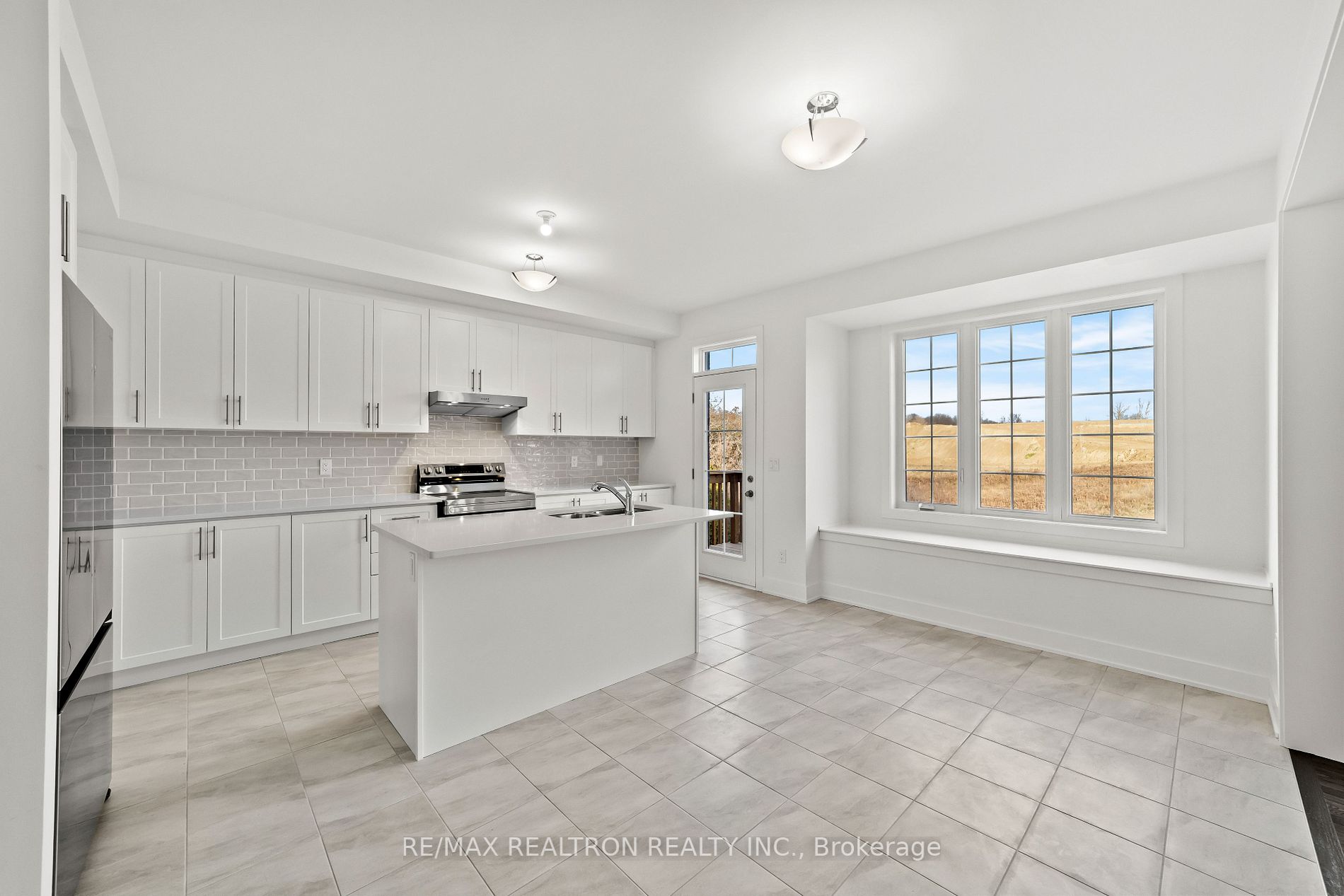 4 Kentledge Ave