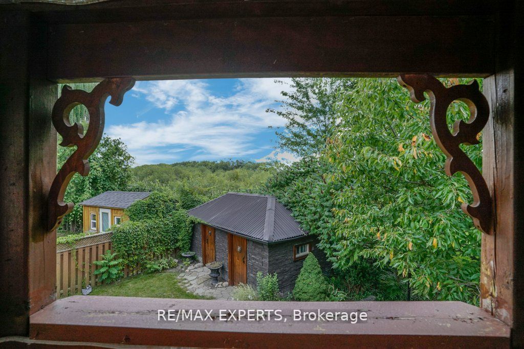 122 Hammerstone Cres