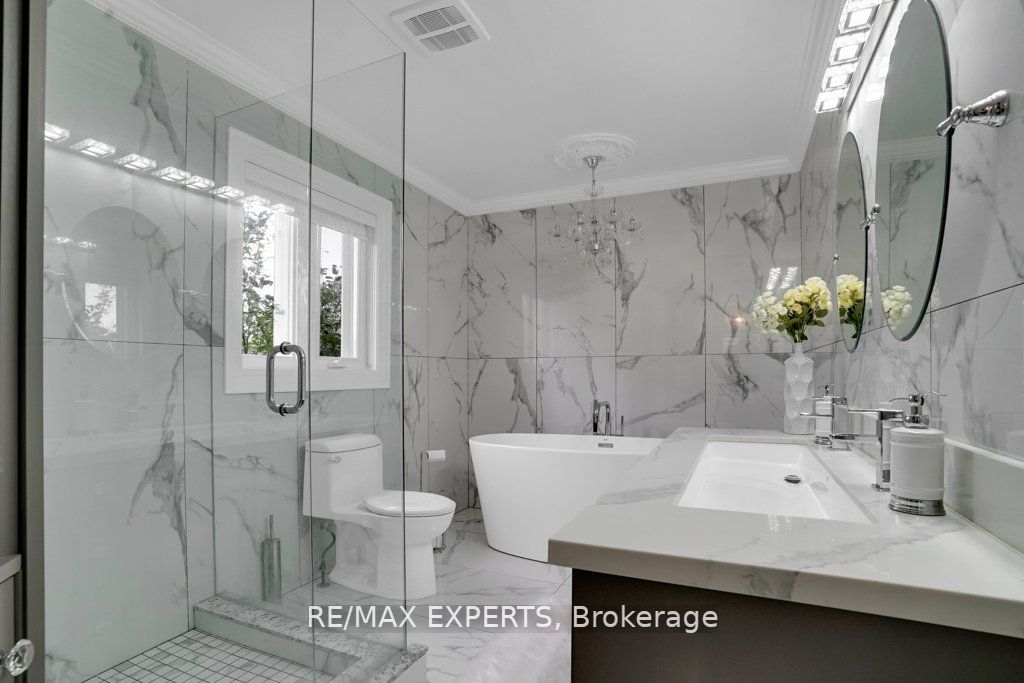 122 Hammerstone Cres