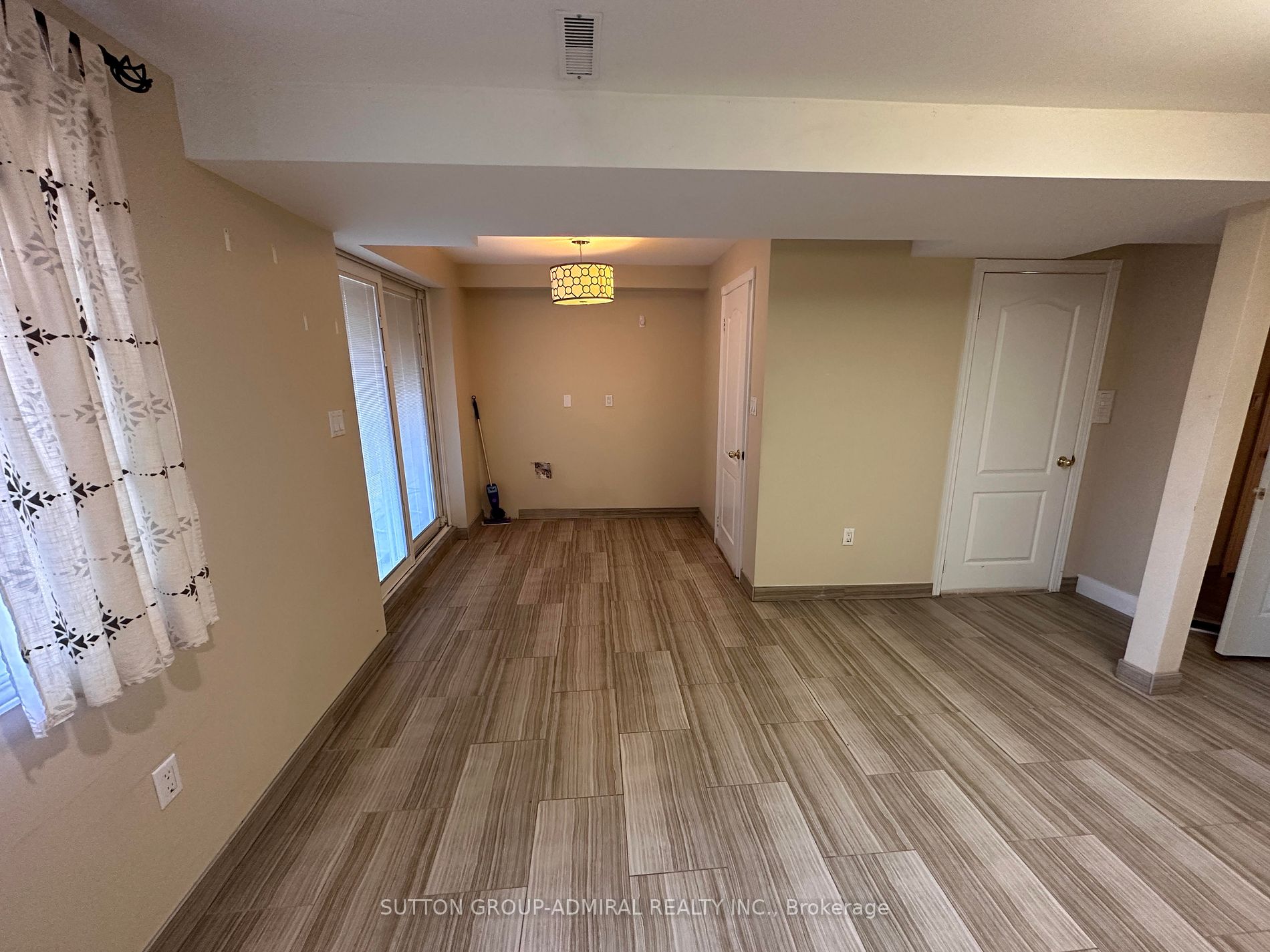 47 Chiswick Cres