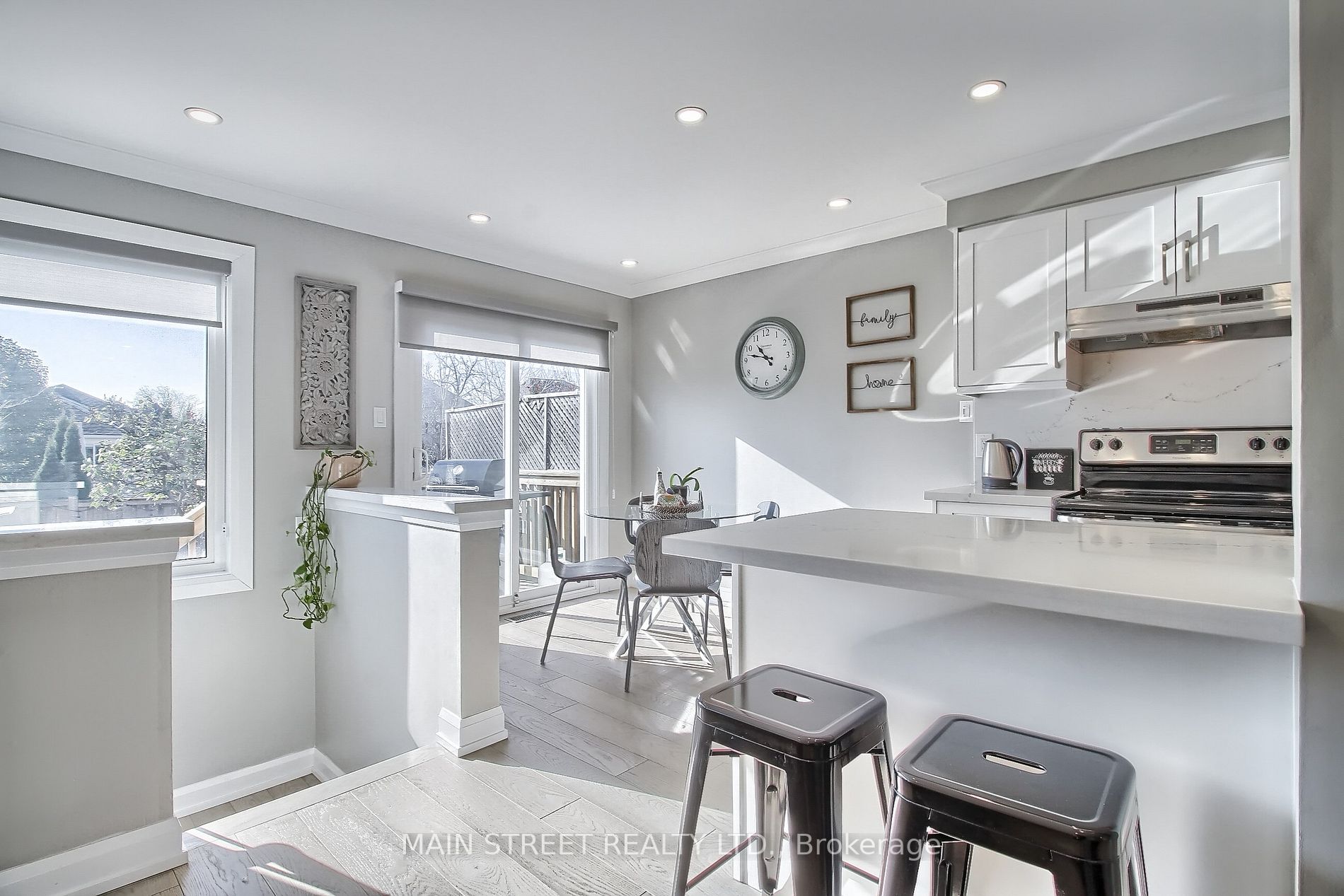 504 Heddle Cres