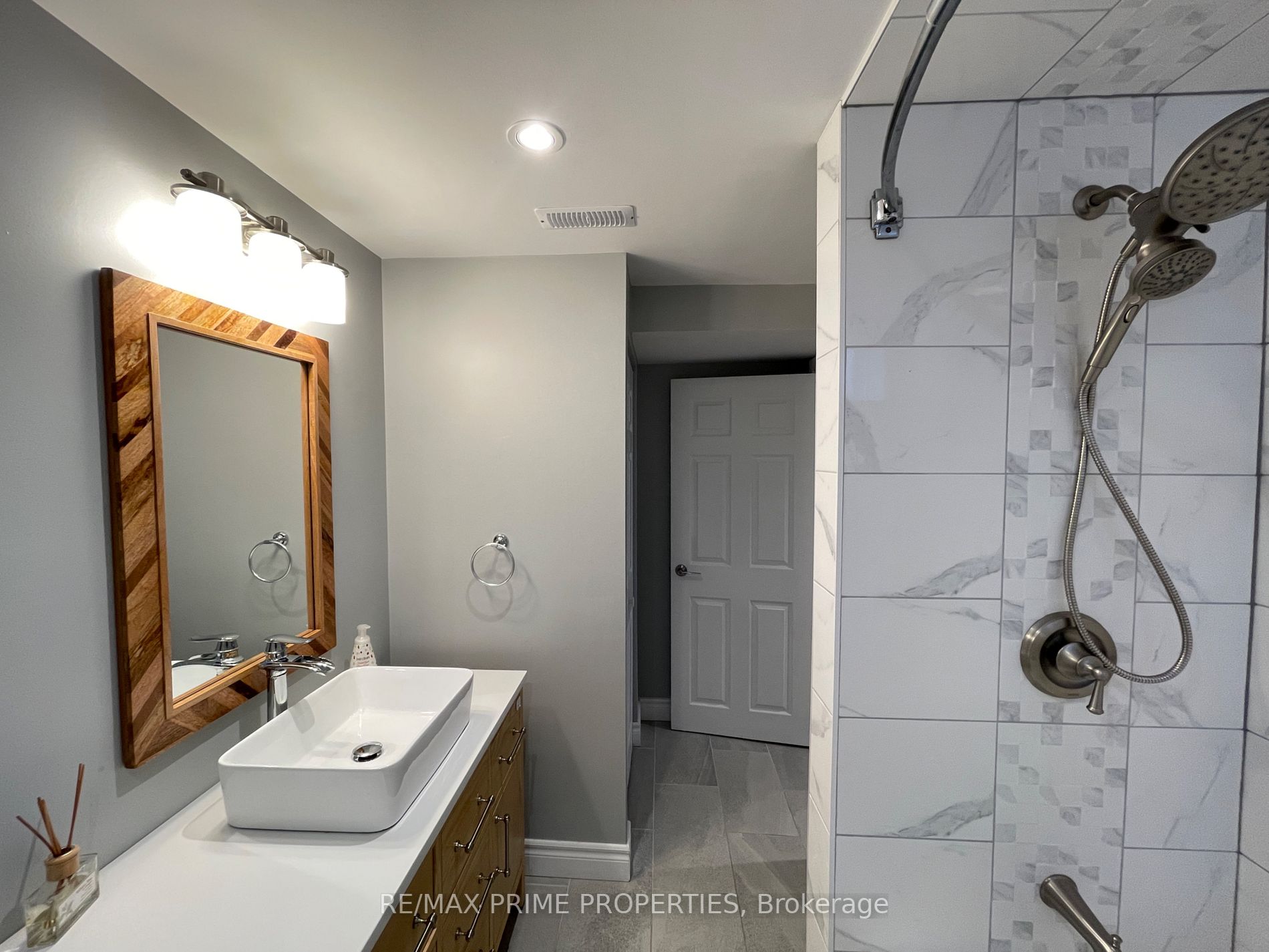 315 Kirby Cres, #Lower