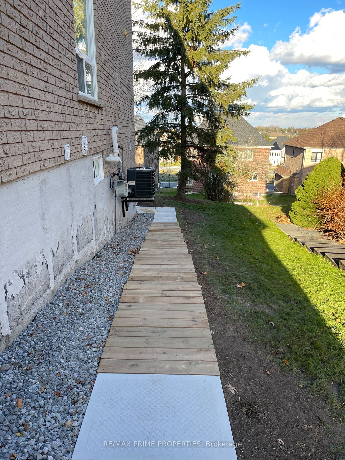 315 Kirby Cres, #Lower