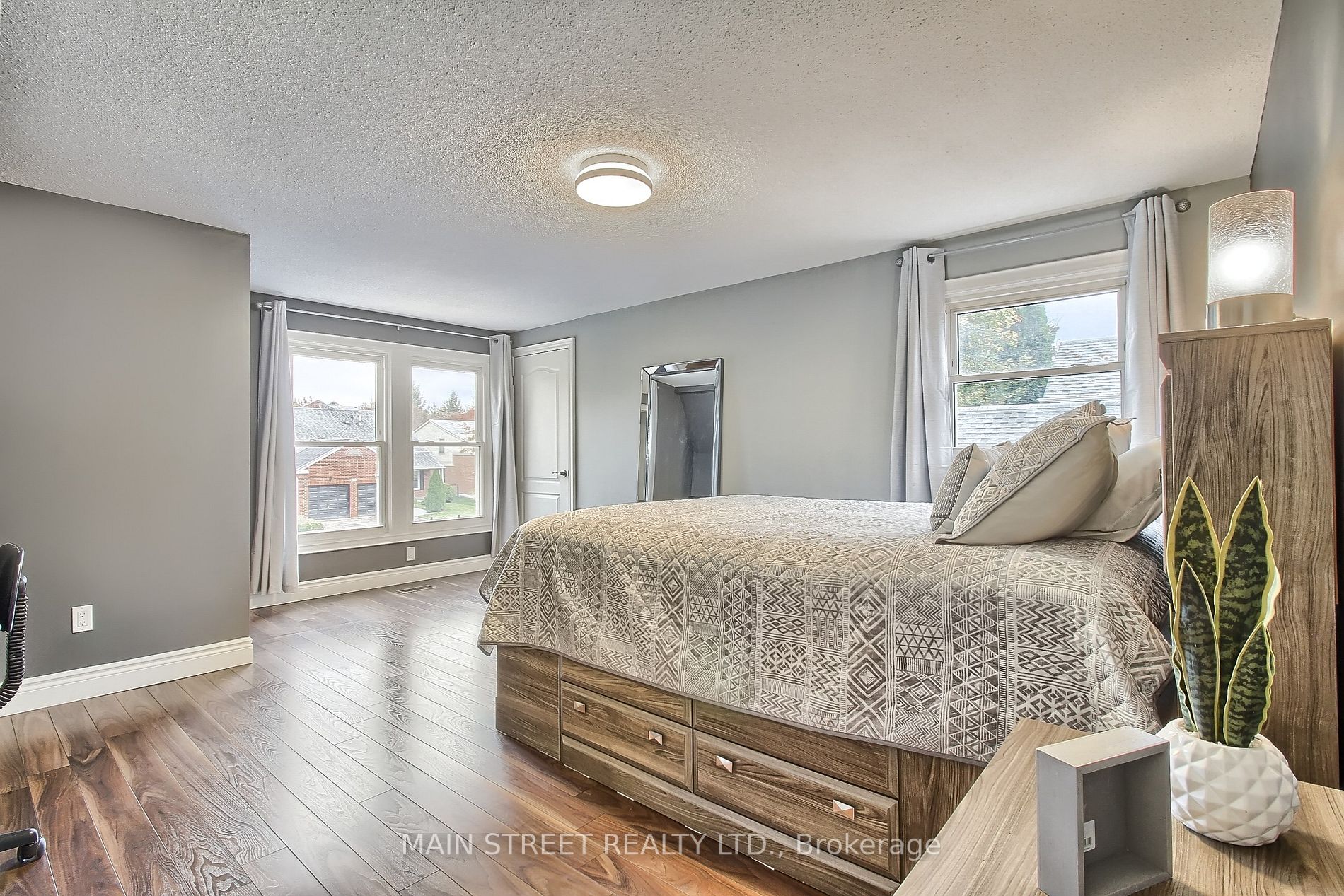 104 Peevers Cres