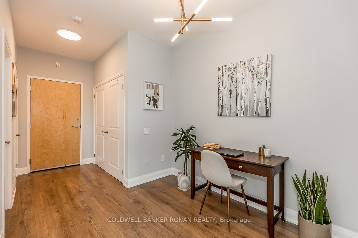 64 Queen St S, #508