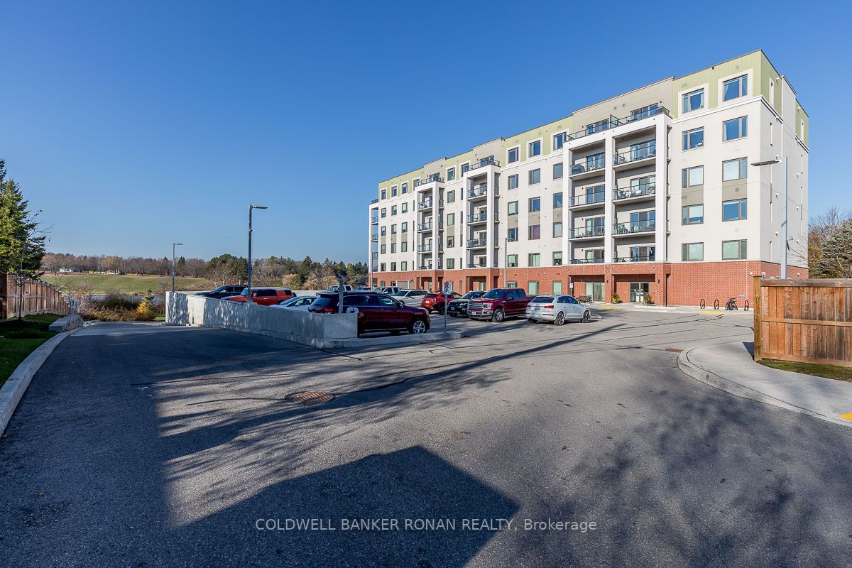 64 Queen St S, #508