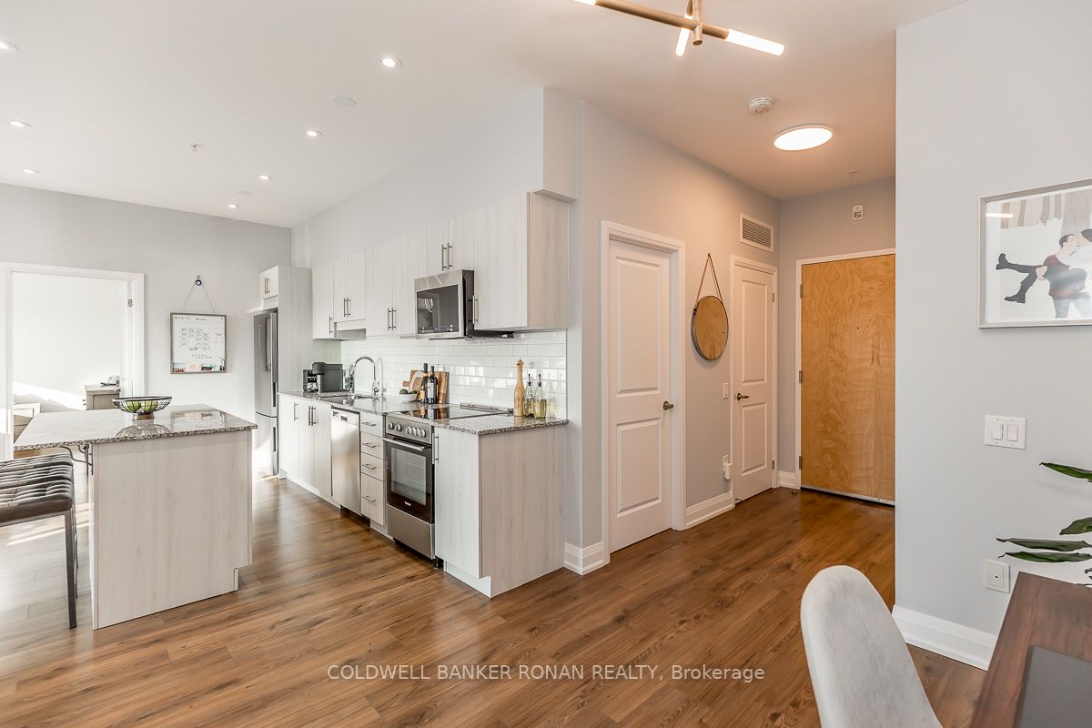 64 Queen St S, #508