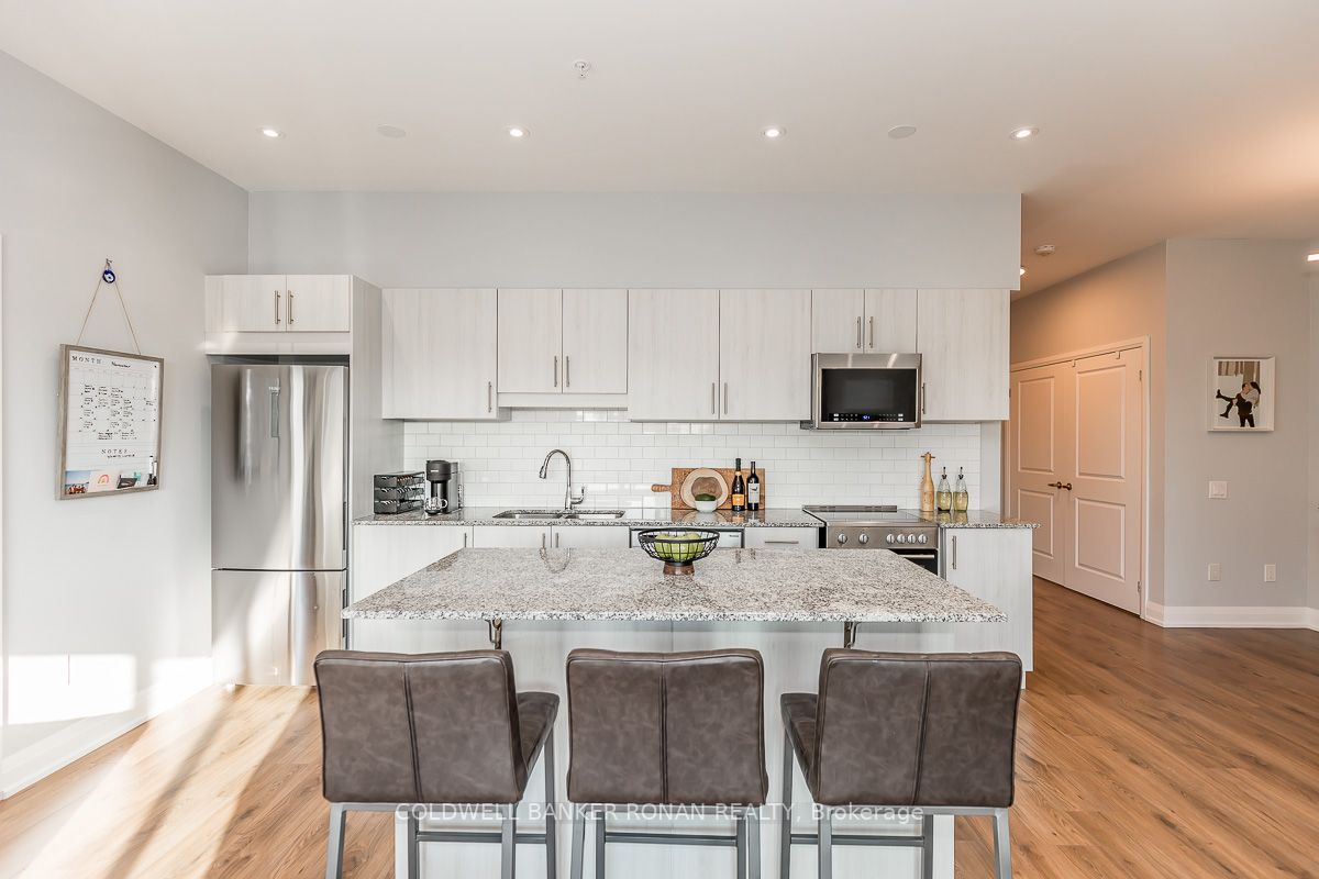 64 Queen St S, #508
