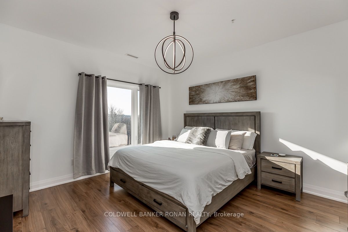 64 Queen St S, #508