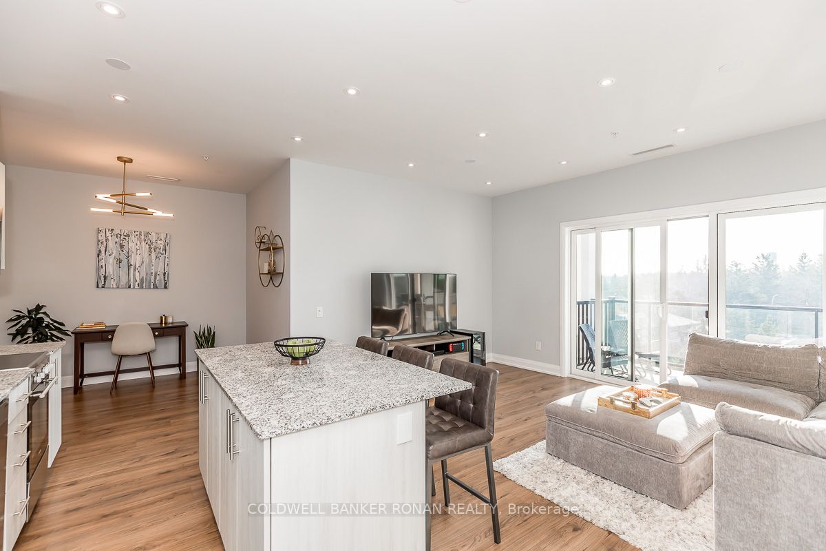 64 Queen St S, #508