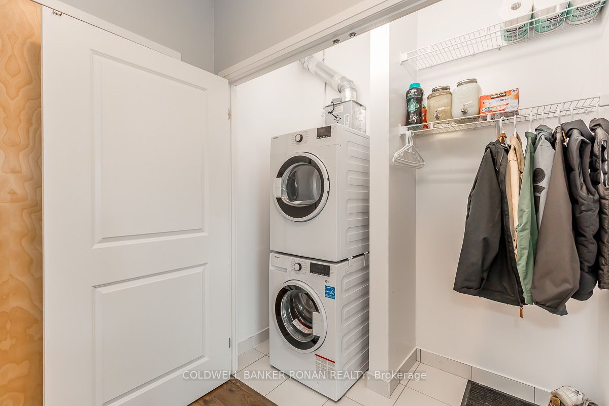 64 Queen St S, #508