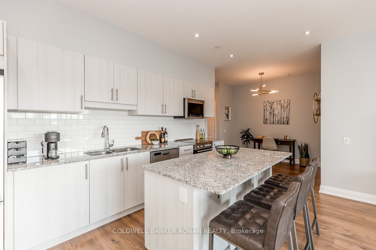64 Queen St S, #508