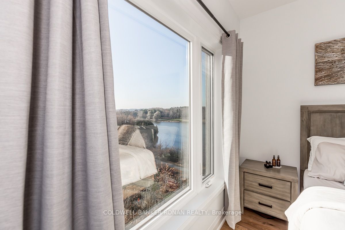 64 Queen St S, #508
