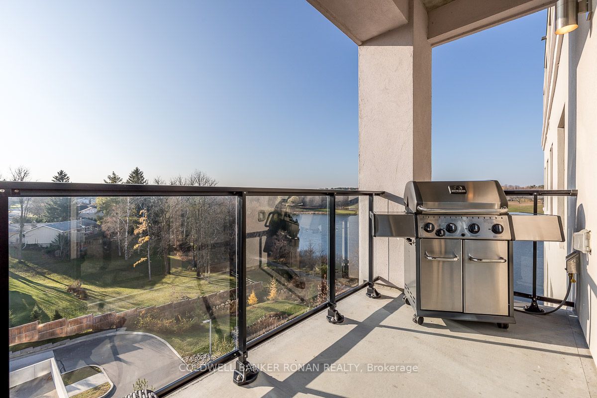 64 Queen St S, #508