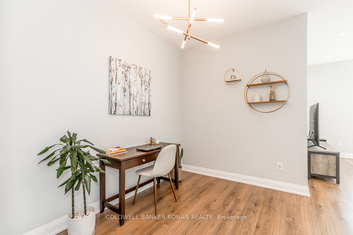 64 Queen St S, #508