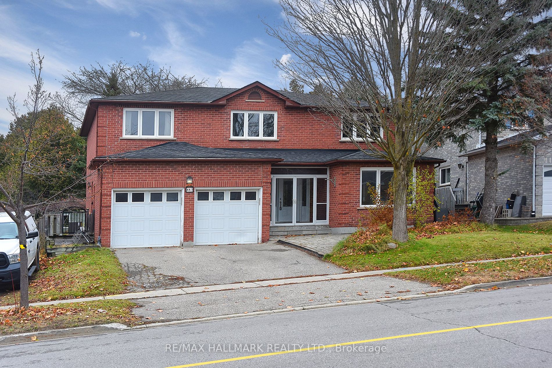 883 Leslie Valley Dr