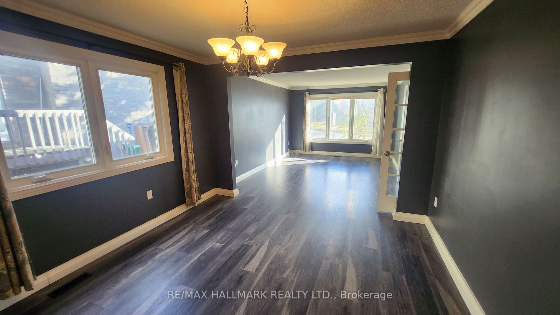 883 Leslie Valley Dr