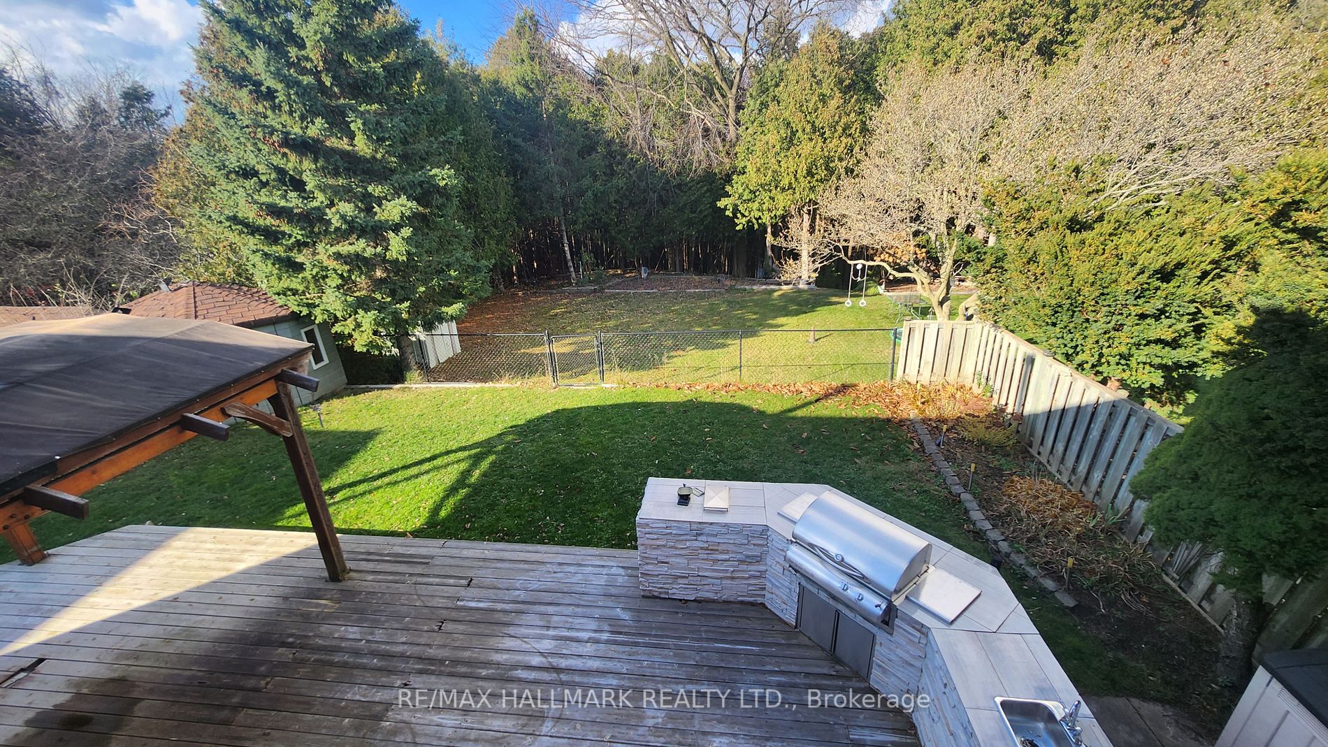 883 Leslie Valley Dr