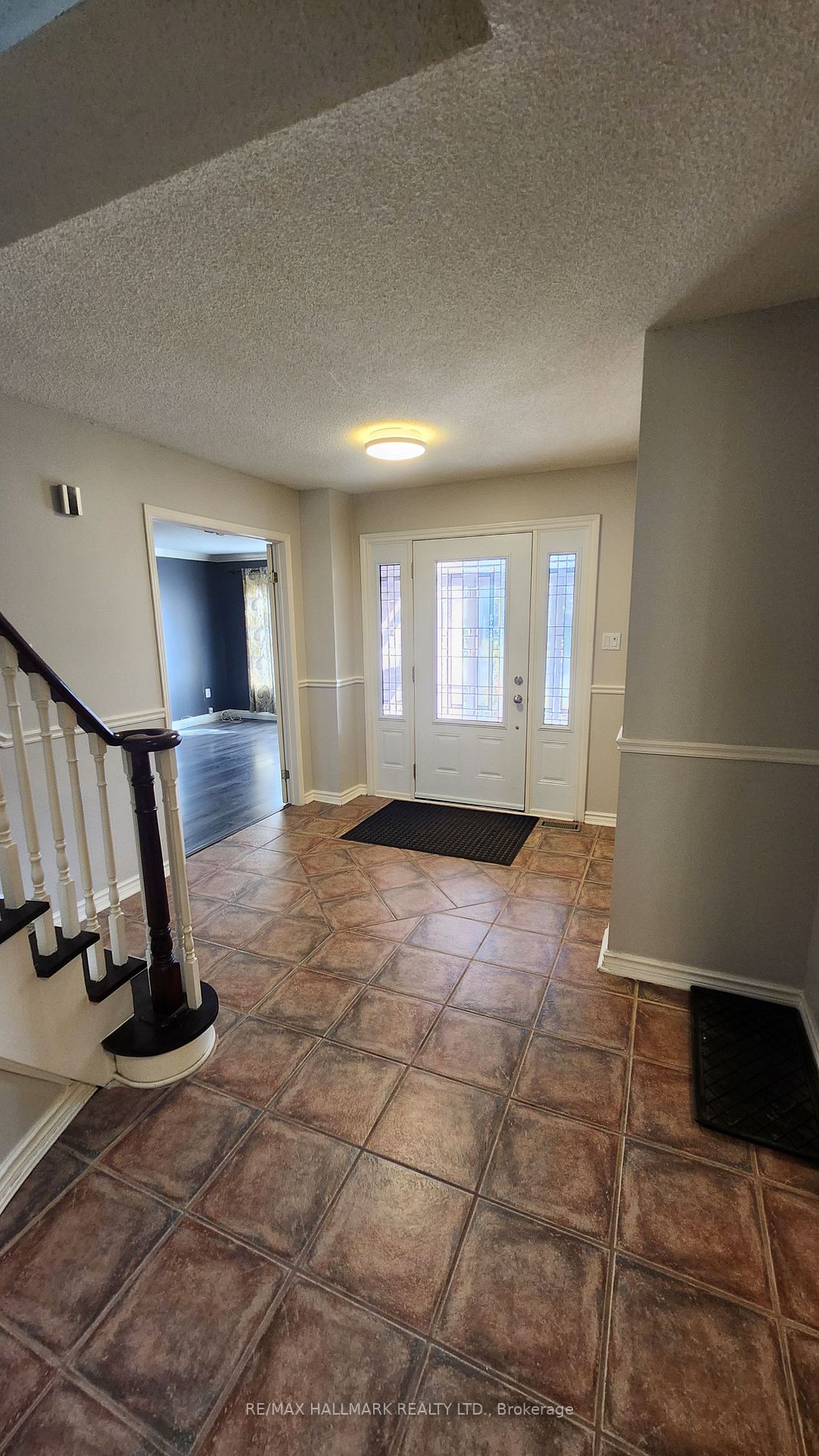 883 Leslie Valley Dr