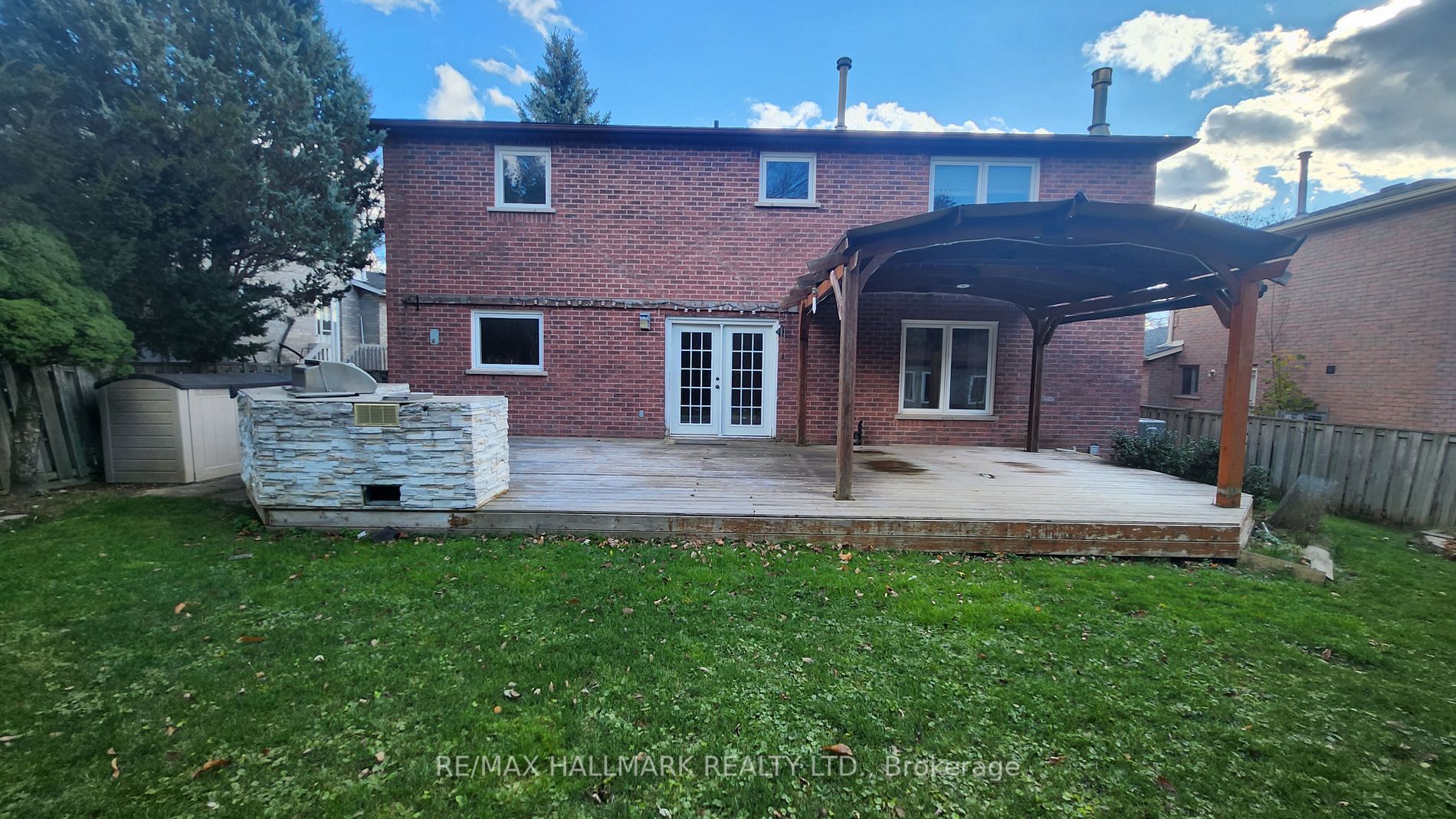883 Leslie Valley Dr
