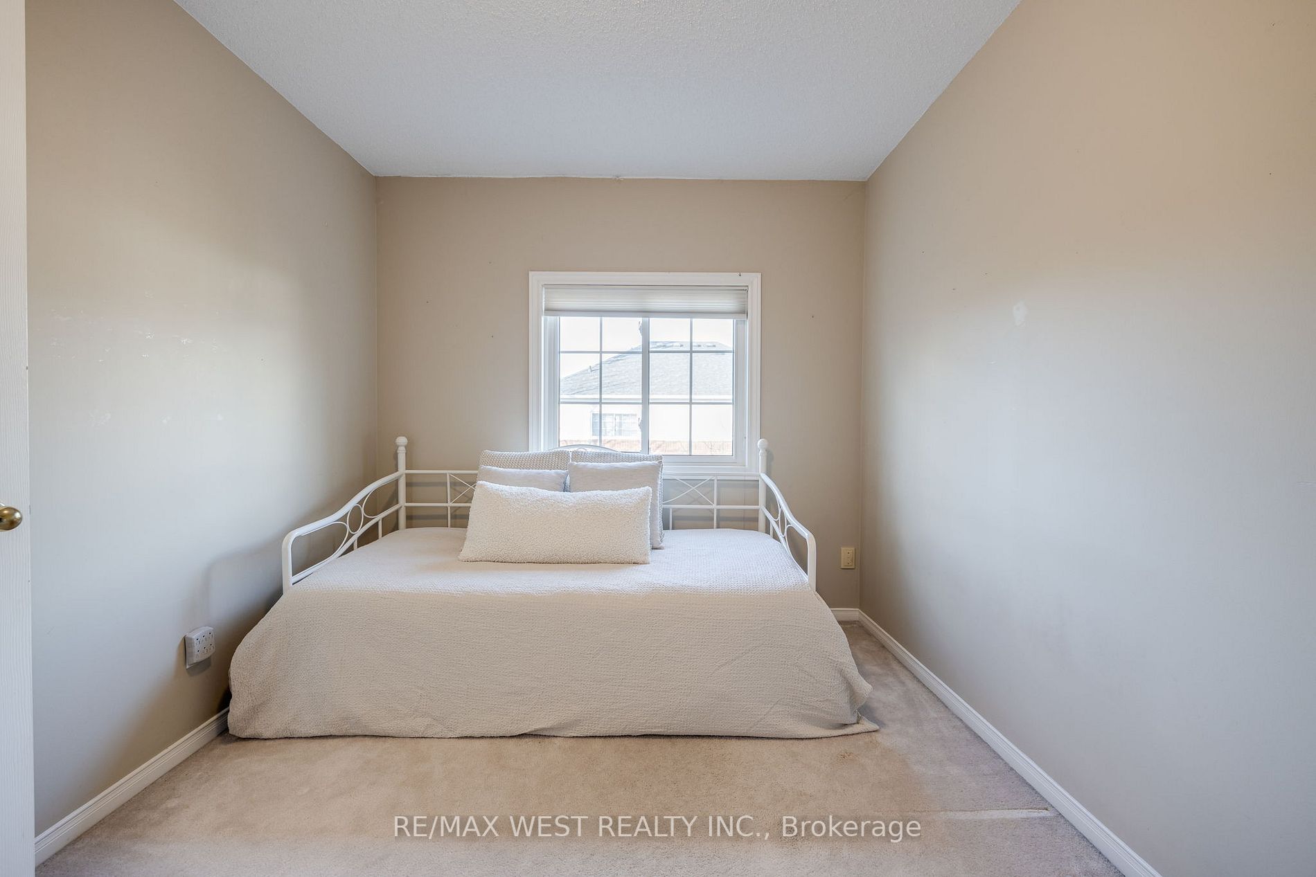 15 Mosaics Ave, #15