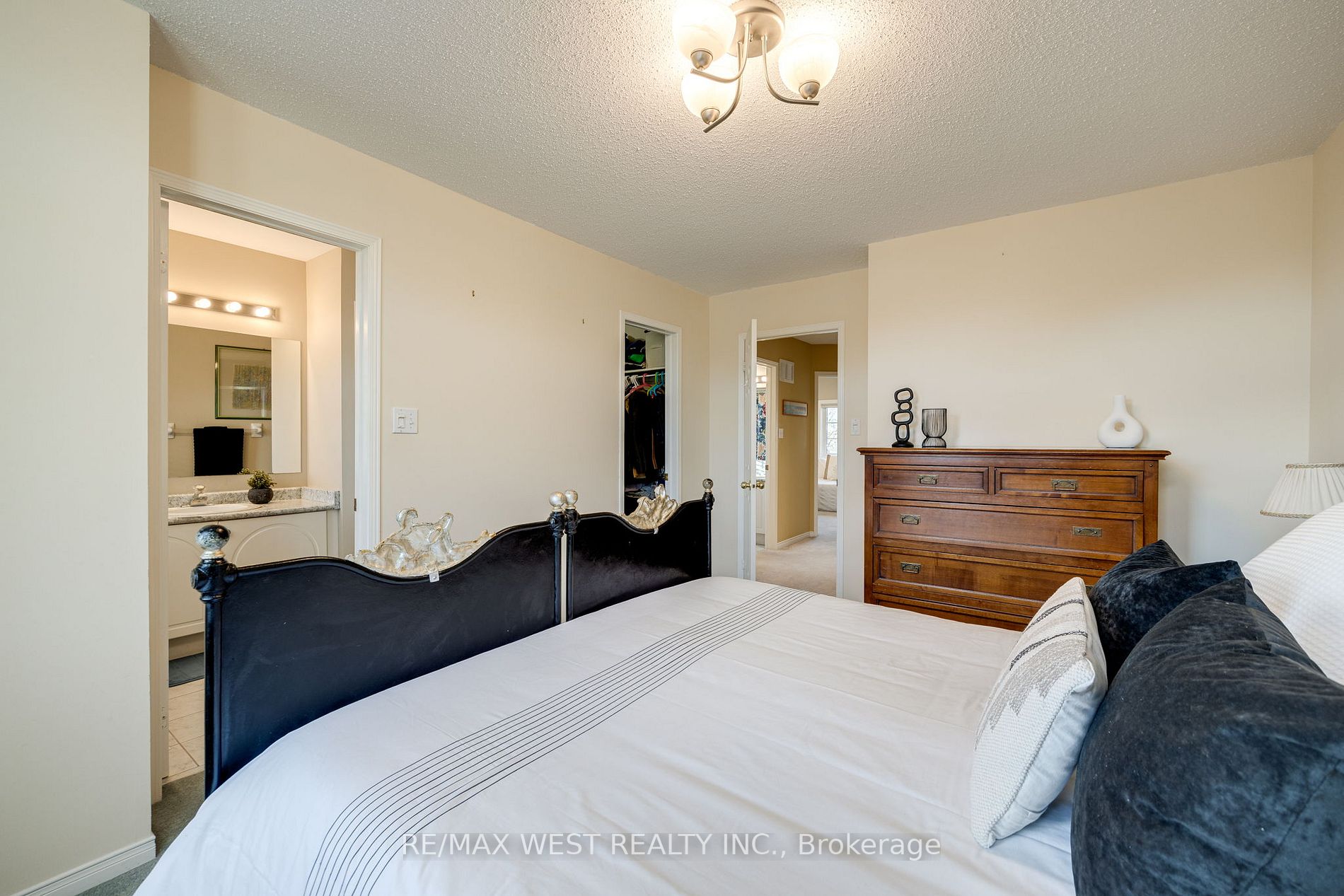 15 Mosaics Ave, #15