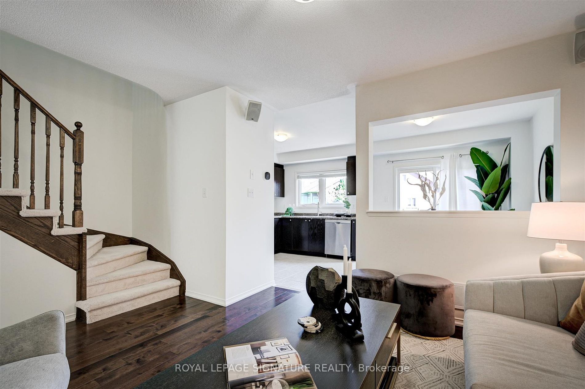 100 Expedition Cres