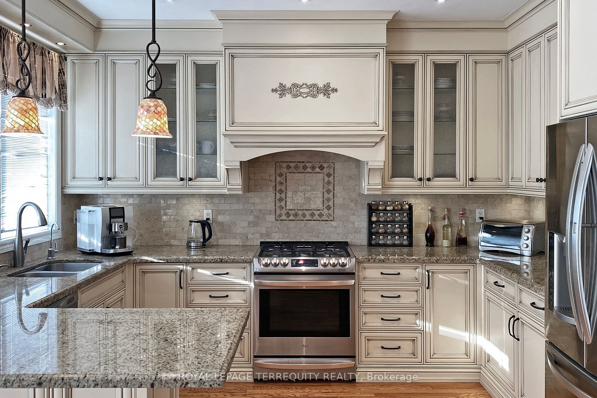 947 Northern Prospect Cres