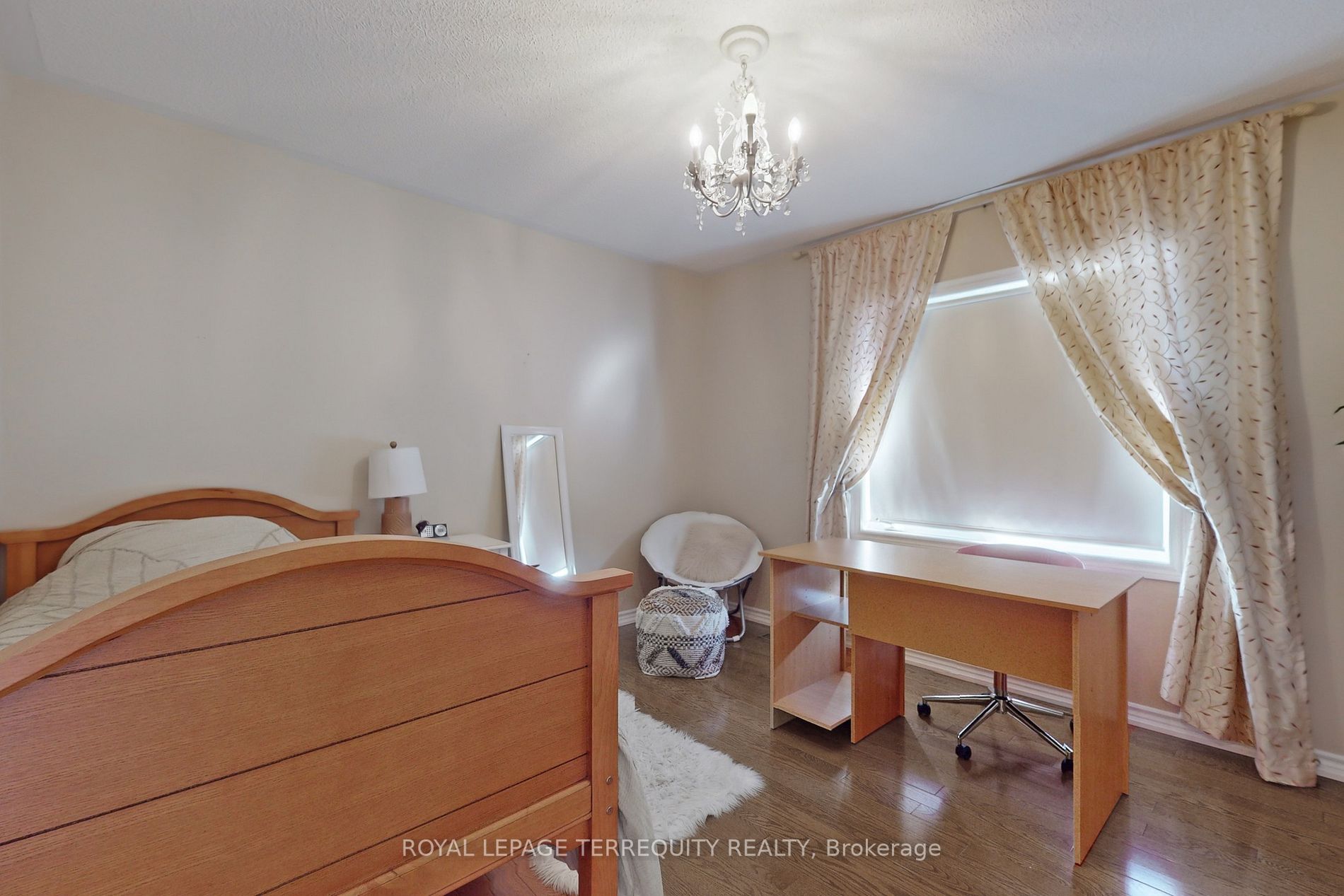 947 Northern Prospect Cres