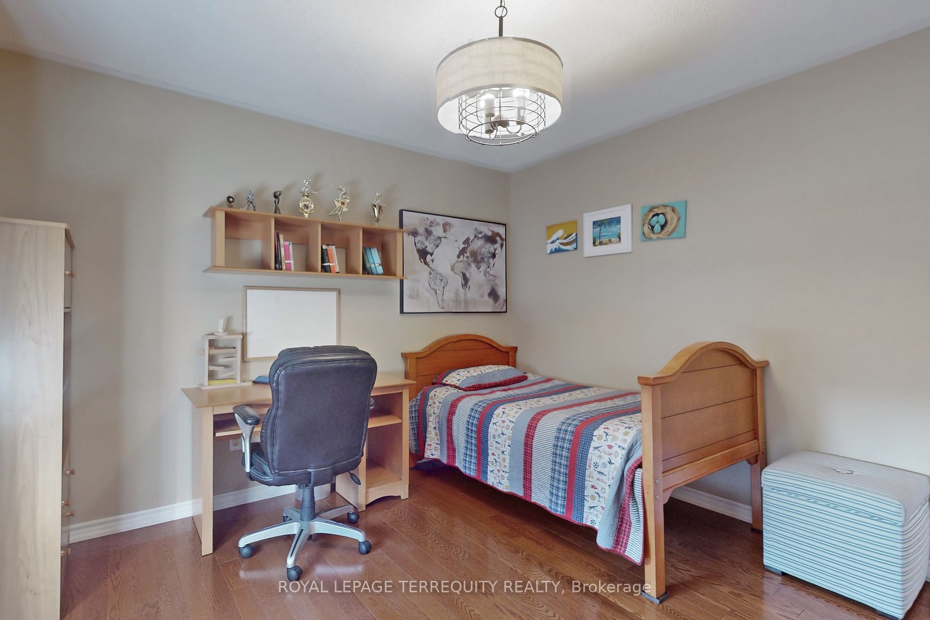 947 Northern Prospect Cres