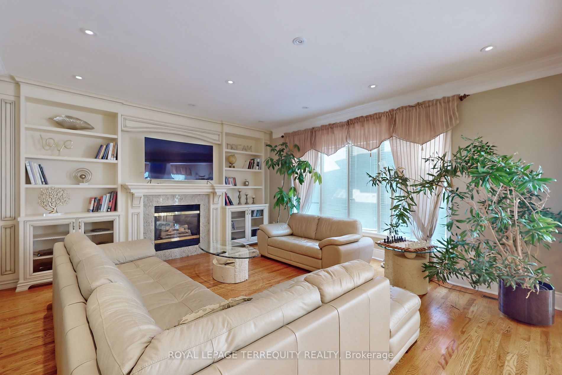 947 Northern Prospect Cres