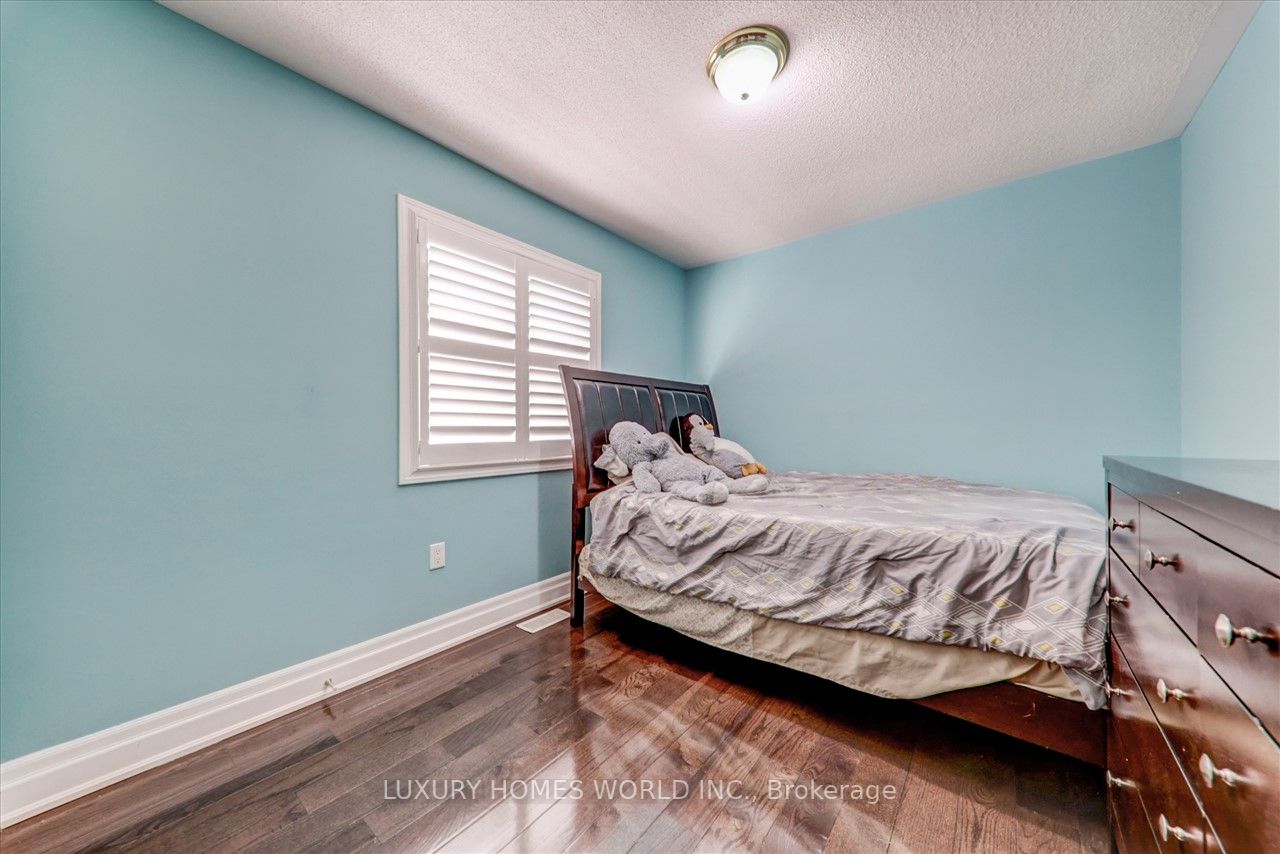 61 Richardson Cres