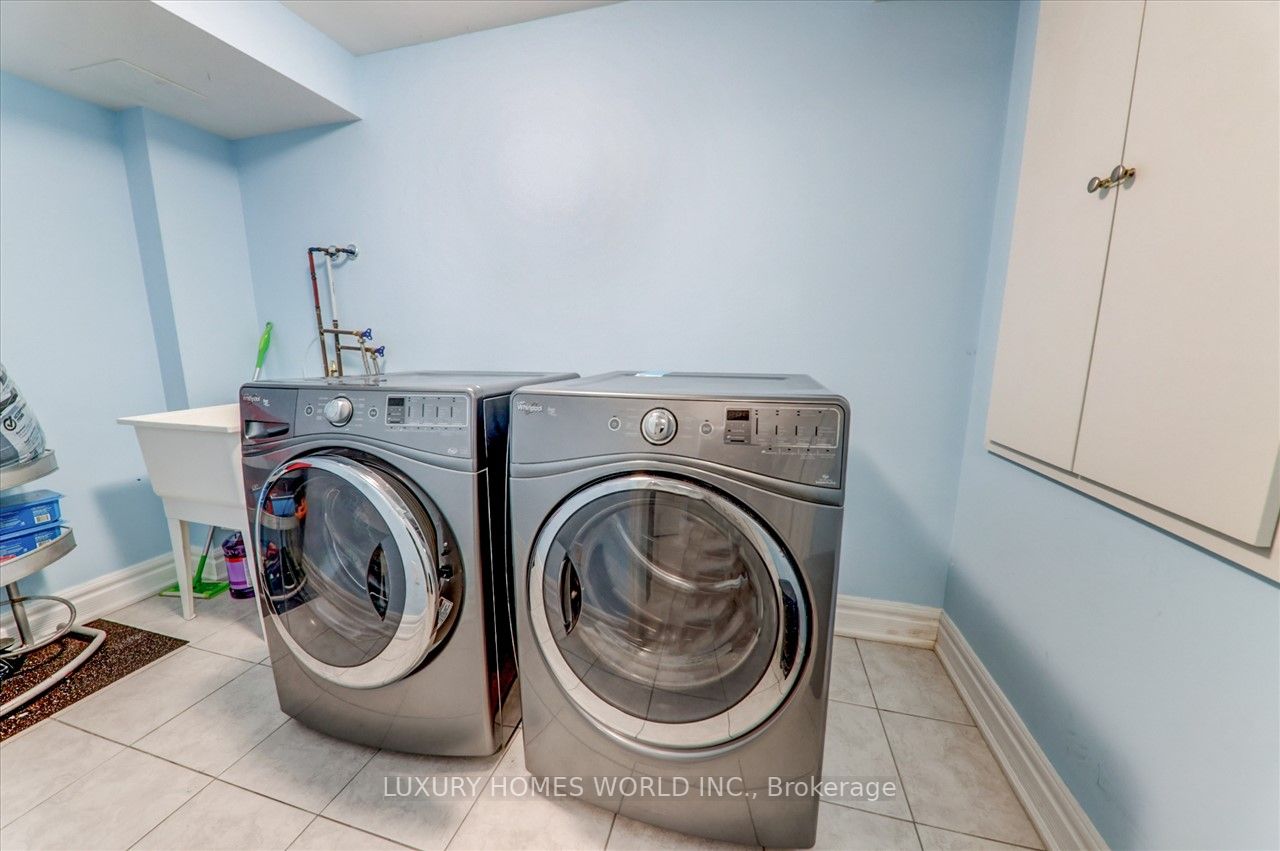 61 Richardson Cres
