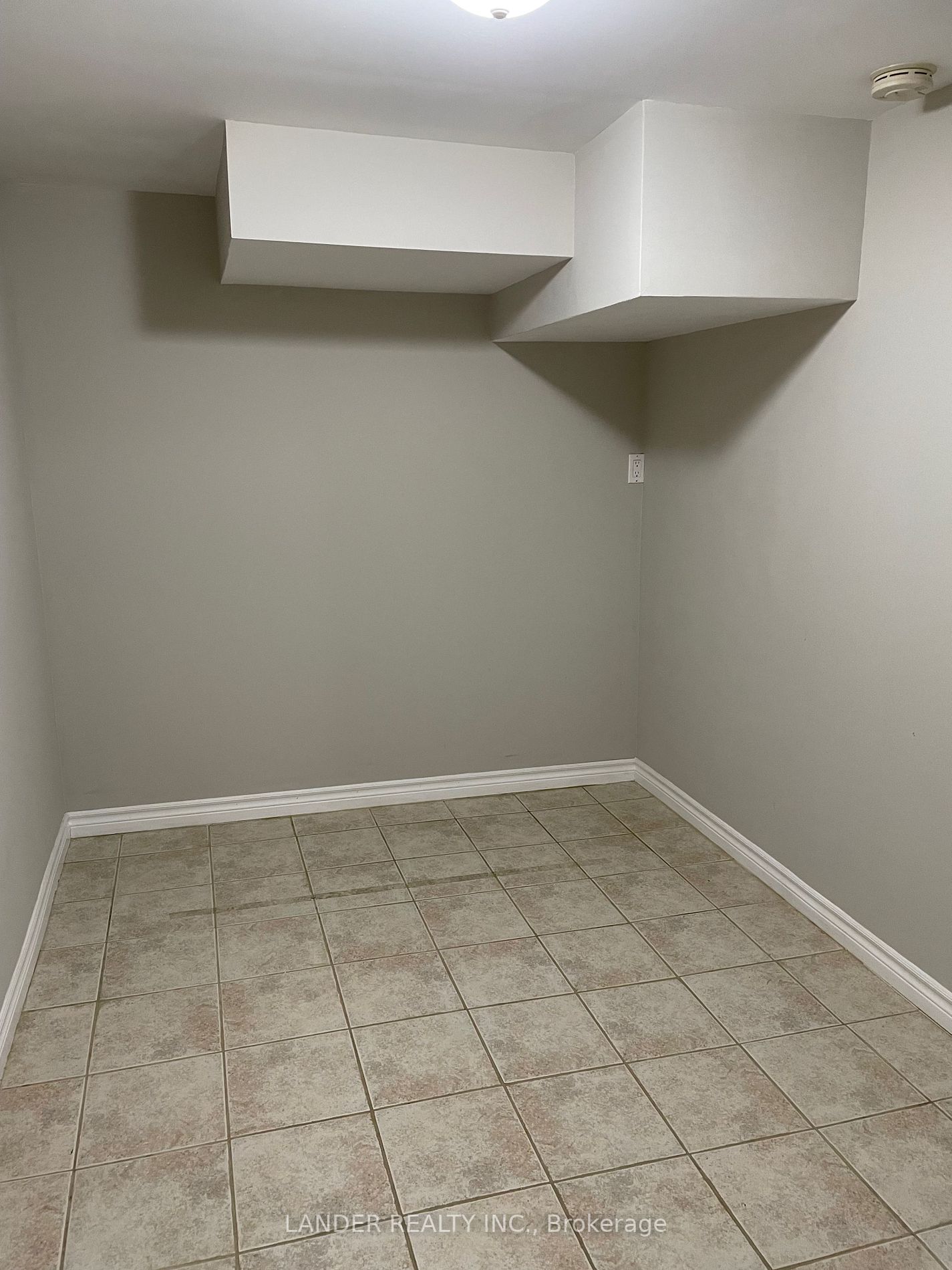216 Currey Cres