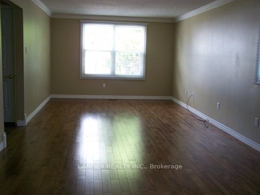 216 Currey Cres