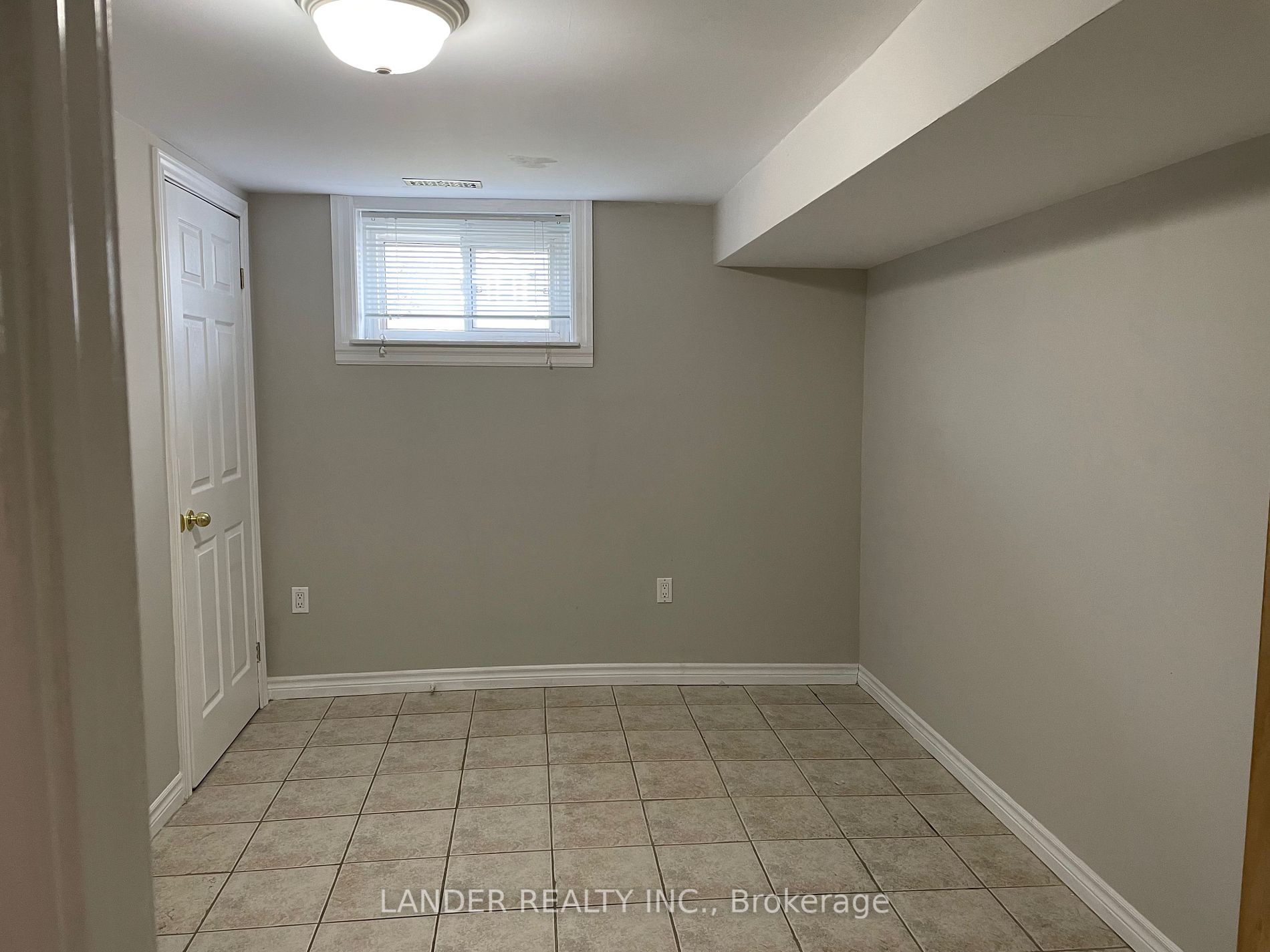 216 Currey Cres