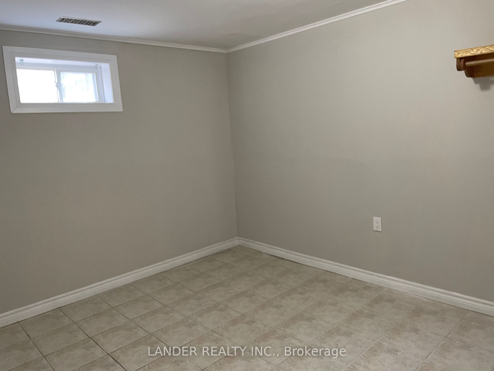 216 Currey Cres