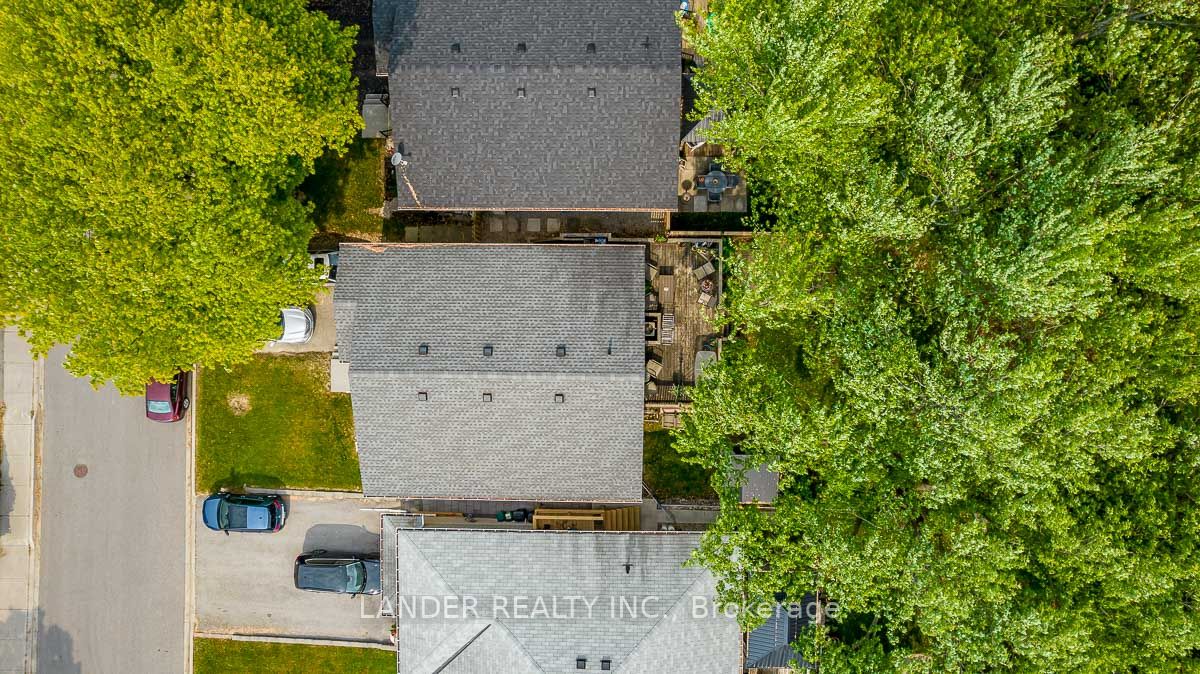 216 Currey Cres