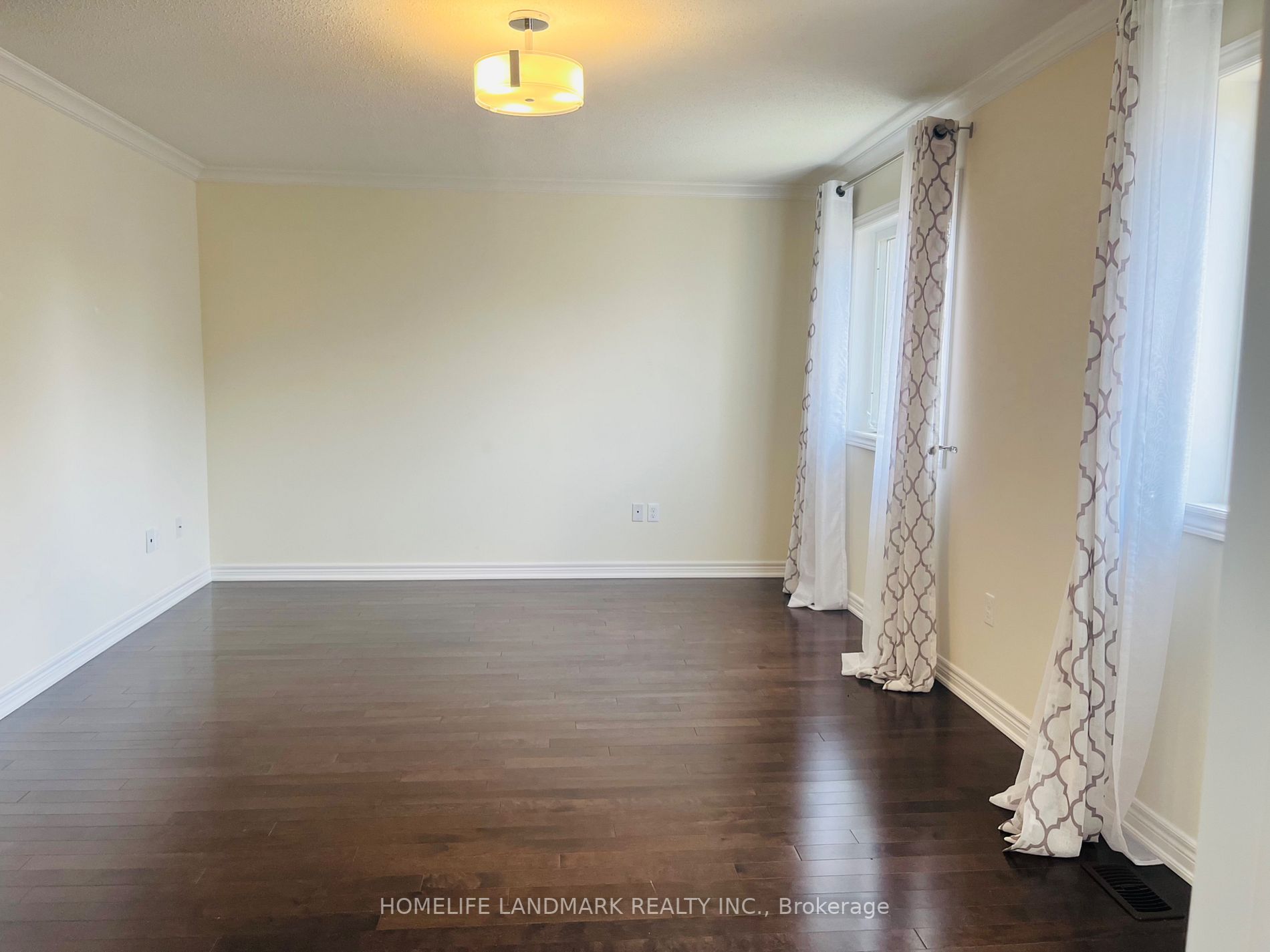 1205 Blencowe Cres