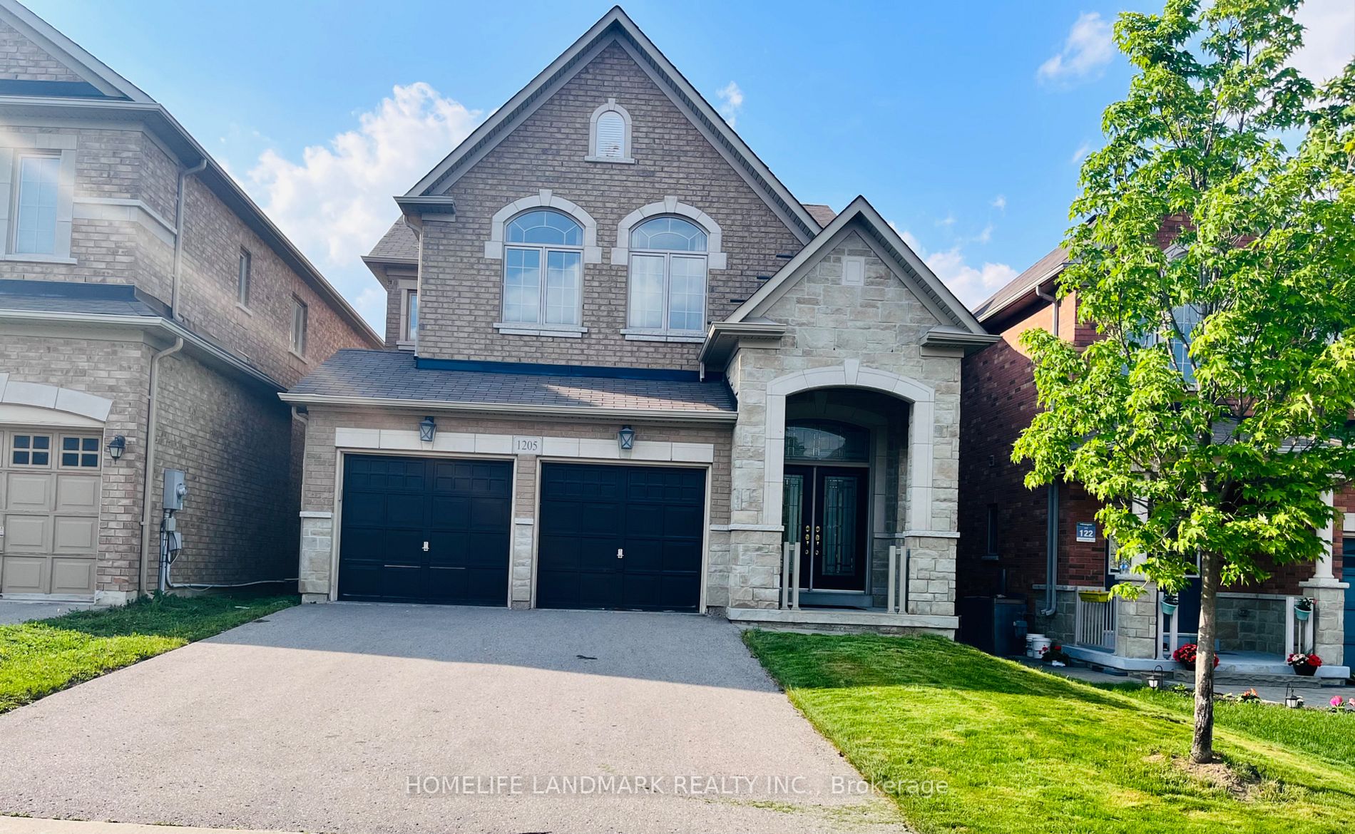 1205 Blencowe Cres