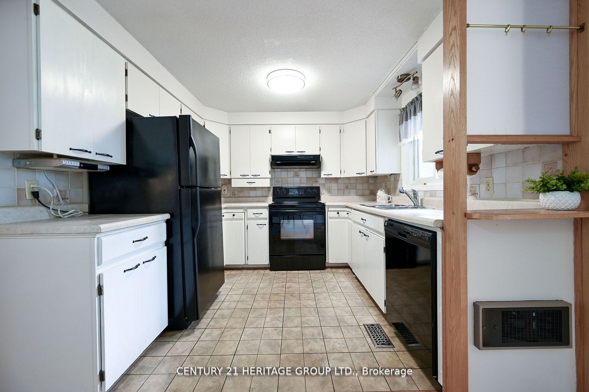1 Cedar Crt