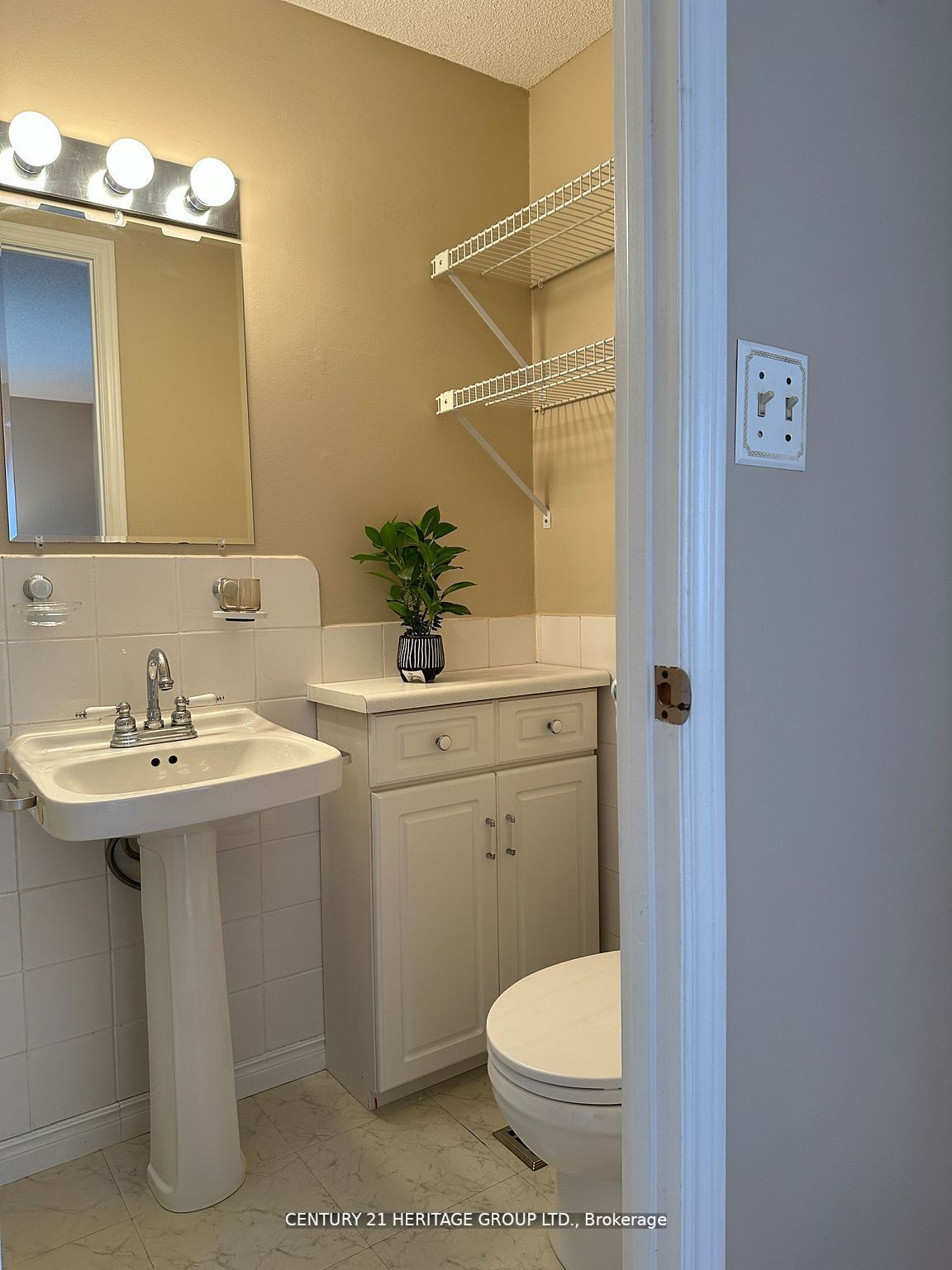 1 Cedar Crt