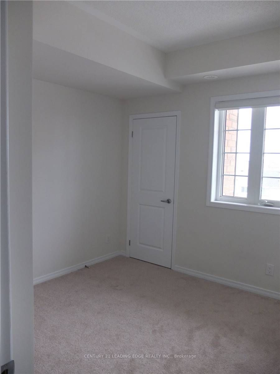 105 Silverwood Ave, #105