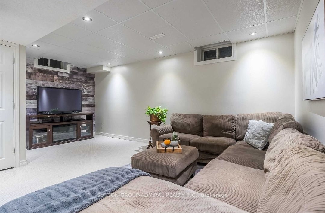 20 Cape Breton Crt